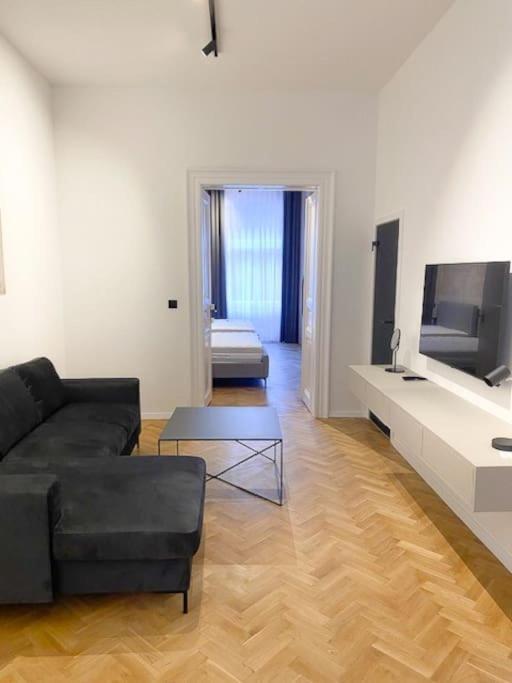 Capitol Deluxe Apartment Прага Екстер'єр фото