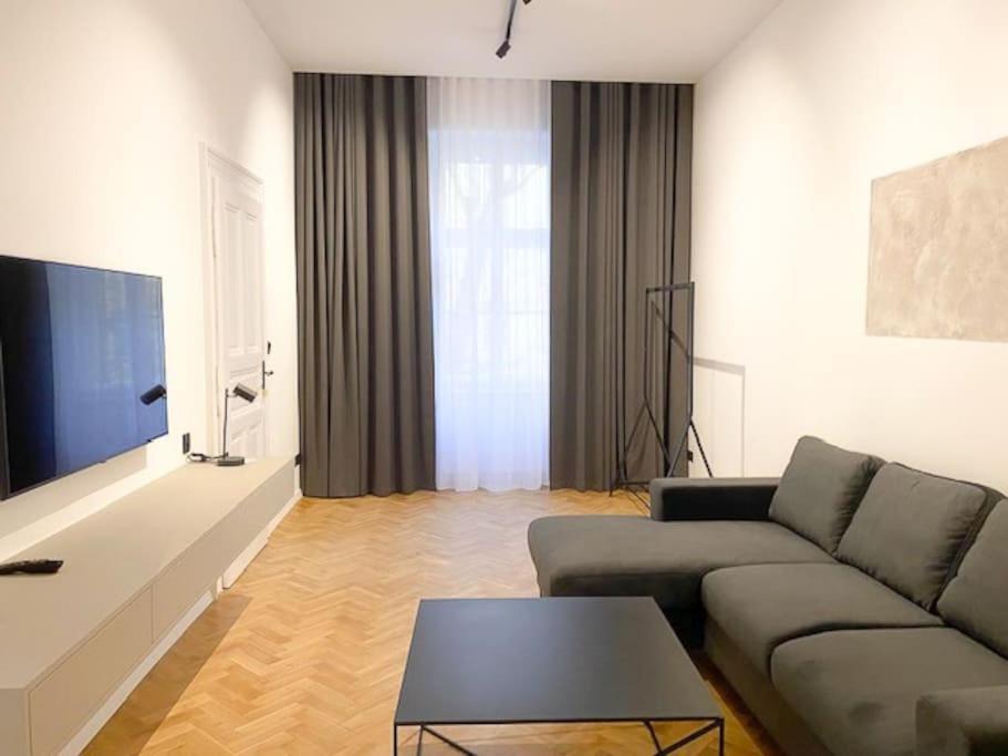 Capitol Deluxe Apartment Прага Екстер'єр фото